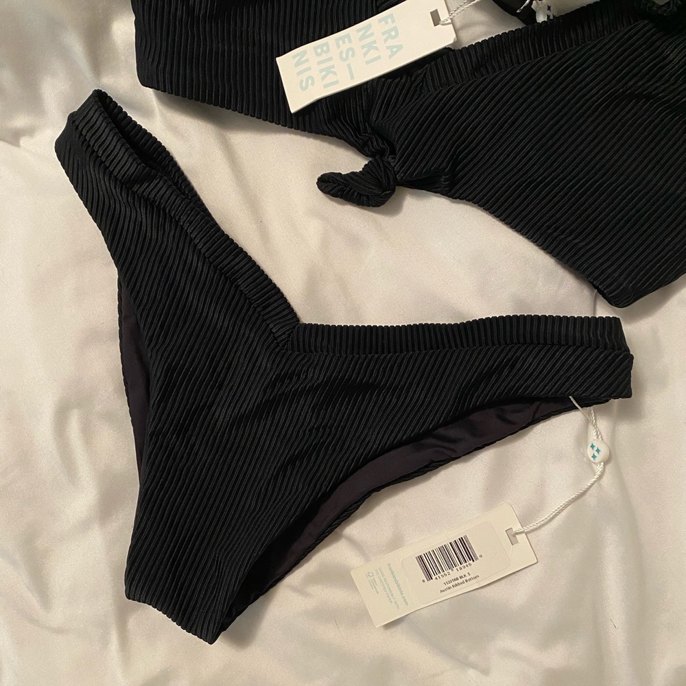 Frankies Bikinis black bottom / NWT / sz S